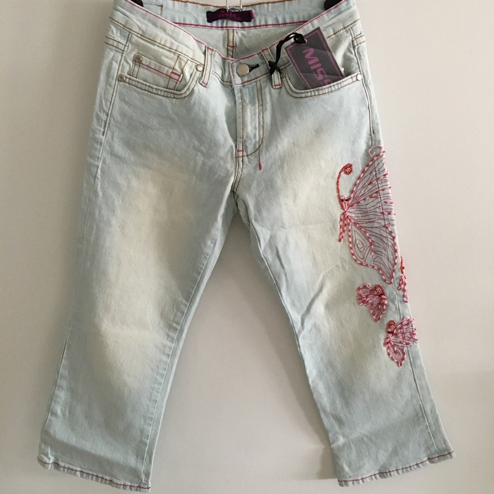 Miss vigoss low rise bleached denim Capri pants w/pink embroidered butterflies